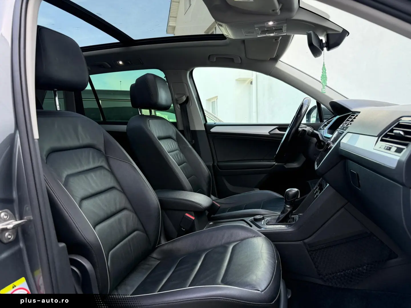 VOLKSWAGEN TIGUAN    R-LINE