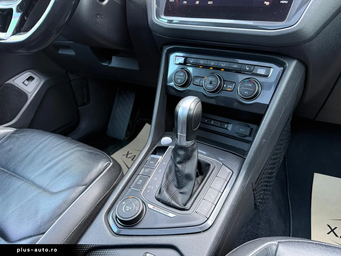 VOLKSWAGEN TIGUAN    R-LINE