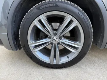 VOLKSWAGEN TIGUAN    R-LINE