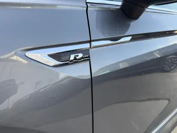 VOLKSWAGEN TIGUAN    R-LINE