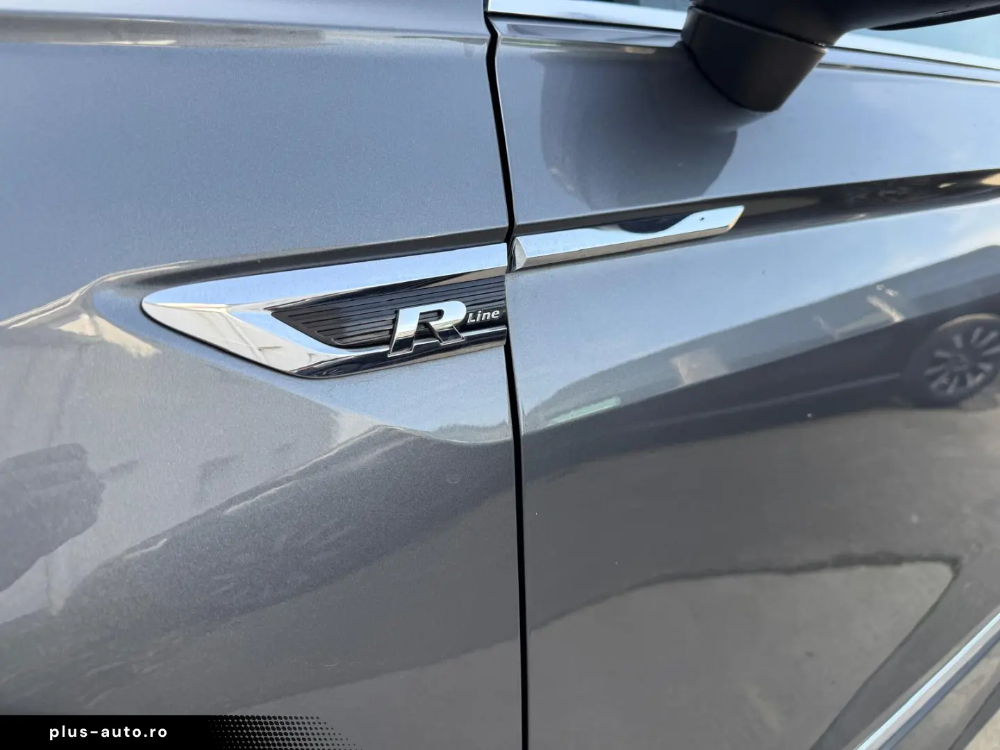 VOLKSWAGEN TIGUAN    R-LINE