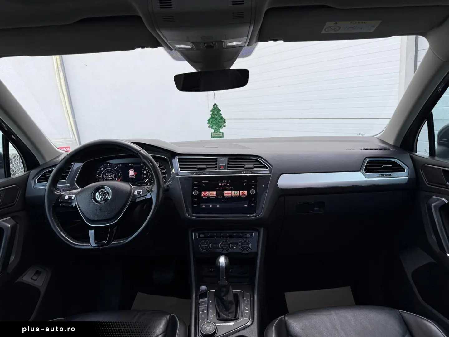 VOLKSWAGEN TIGUAN    R-LINE