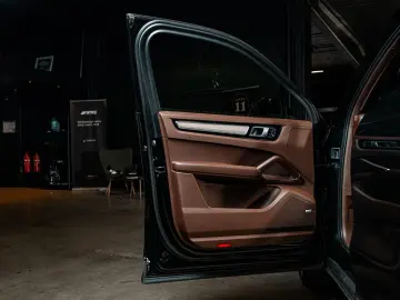 PORSCHE Cayenne E-Hybrid Platinum Edition   VAT