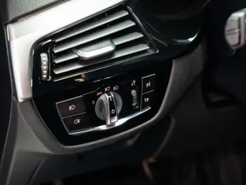 BMW Seria 5 Touring 530d xDrive Aut. M Sport Webasto LED HK