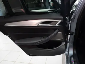 BMW Seria 5 Touring 530d xDrive Aut. M Sport Webasto LED HK