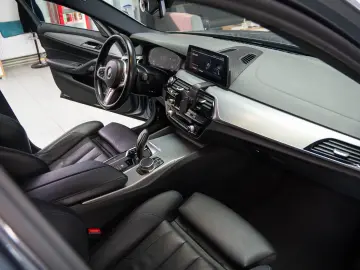 BMW Seria 5 Touring 530d xDrive Aut. M Sport Webasto LED HK