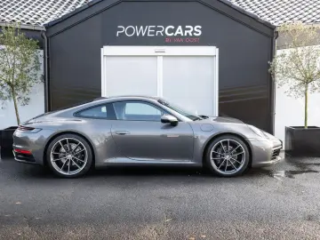 PORSCHE 992 Carrera 4 Coupé   Sunroof   Erst Hand