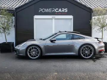 PORSCHE 992 Carrera 4 Coupé   Sunroof   Erst Hand