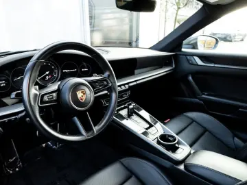 PORSCHE 992 Carrera 4 Coupé   Sunroof   Erst Hand