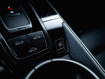 PORSCHE 992 Carrera 4 Coupé   Sunroof   Erst Hand