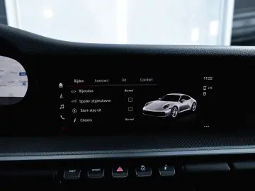 PORSCHE 992 Carrera 4 Coupé   Sunroof   Erst Hand