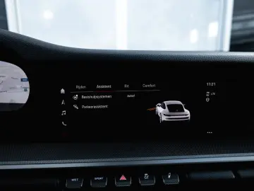 PORSCHE 992 Carrera 4 Coupé   Sunroof   Erst Hand