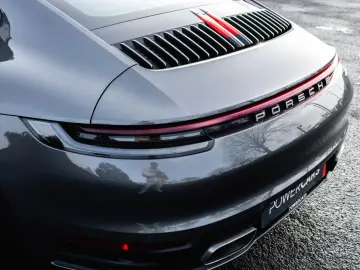 PORSCHE 992 Carrera 4 Coupé   Sunroof   Erst Hand