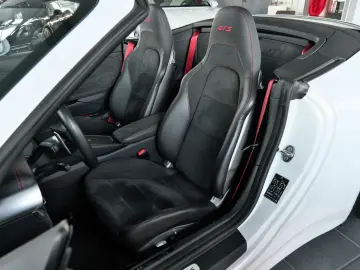 PORSCHE 991.2 Carrera 4 GTS Cabrio Hinterachslenkung LED