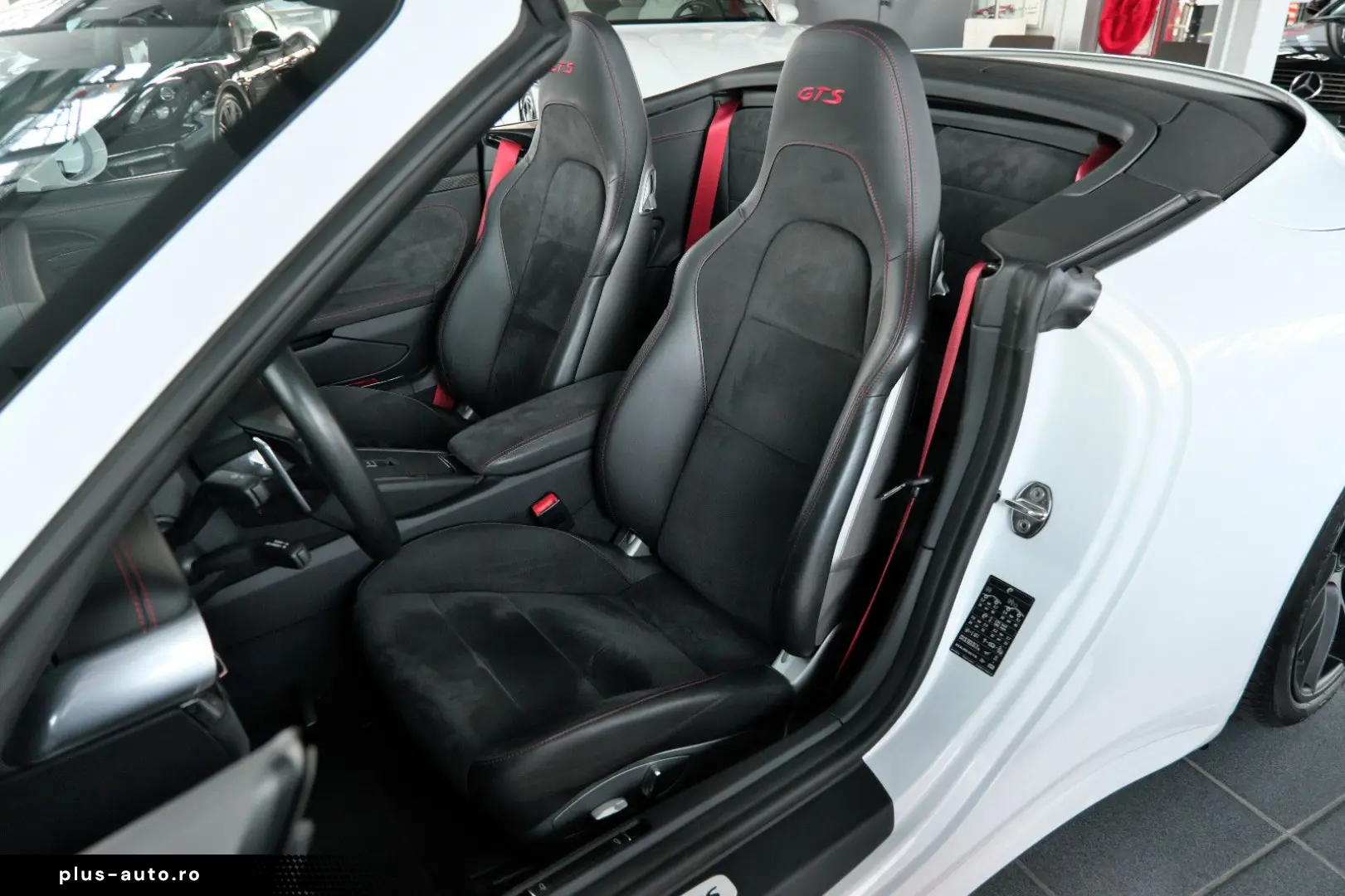 PORSCHE 991.2 Carrera 4 GTS Cabrio Hinterachslenkung LED