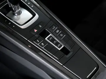 PORSCHE 991.2 Carrera 4 GTS Cabrio Hinterachslenkung LED