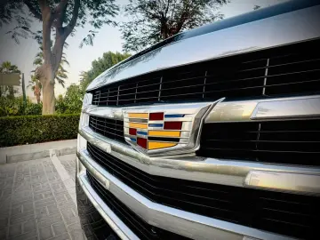 CADILLAC ESV CLEAN CARFAX HEAD UP DVD 7 SITZER GARANTIE