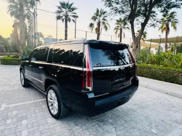 CADILLAC ESV CLEAN CARFAX HEAD UP DVD 7 SITZER GARANTIE