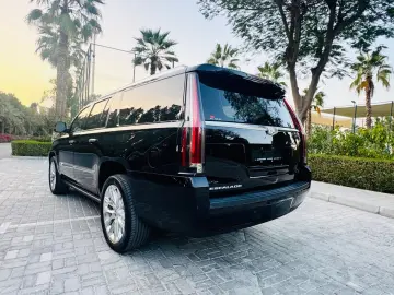 CADILLAC ESV CLEAN CARFAX HEAD UP DVD 7 SITZER GARANTIE