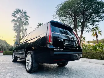 CADILLAC ESV CLEAN CARFAX HEAD UP DVD 7 SITZER GARANTIE