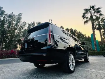 CADILLAC ESV CLEAN CARFAX HEAD UP DVD 7 SITZER GARANTIE