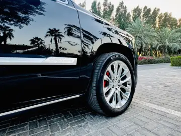 CADILLAC ESV CLEAN CARFAX HEAD UP DVD 7 SITZER GARANTIE