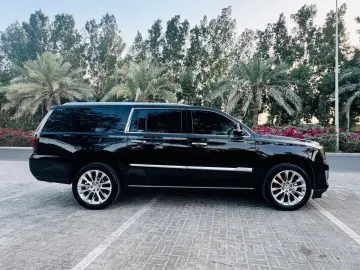 CADILLAC ESV CLEAN CARFAX HEAD UP DVD 7 SITZER GARANTIE