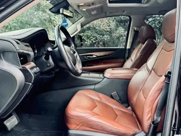 CADILLAC ESV CLEAN CARFAX HEAD UP DVD 7 SITZER GARANTIE