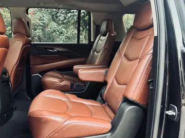 CADILLAC ESV CLEAN CARFAX HEAD UP DVD 7 SITZER GARANTIE