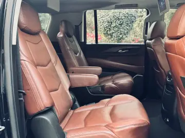 CADILLAC ESV CLEAN CARFAX HEAD UP DVD 7 SITZER GARANTIE