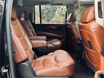 CADILLAC ESV CLEAN CARFAX HEAD UP DVD 7 SITZER GARANTIE