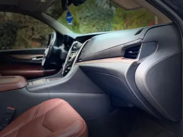 CADILLAC ESV CLEAN CARFAX HEAD UP DVD 7 SITZER GARANTIE