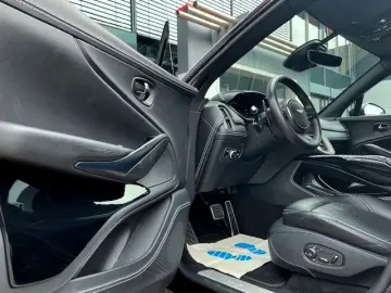 ASTON MARTIN DBX 4.0 V8