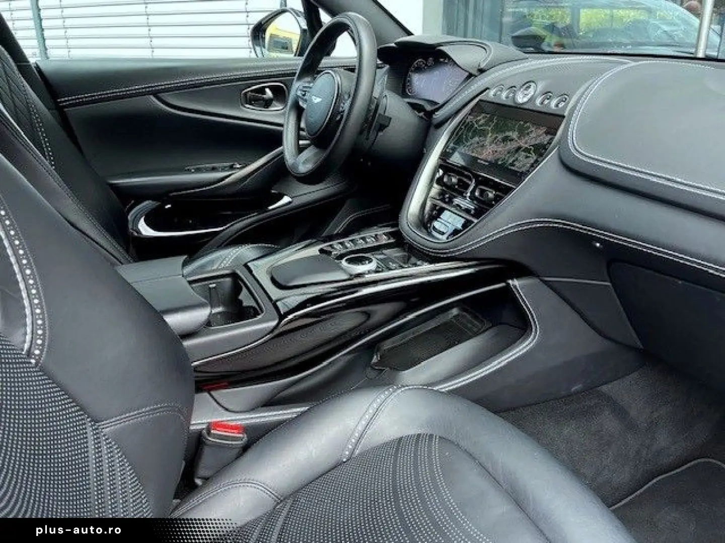 ASTON MARTIN DBX 4.0 V8