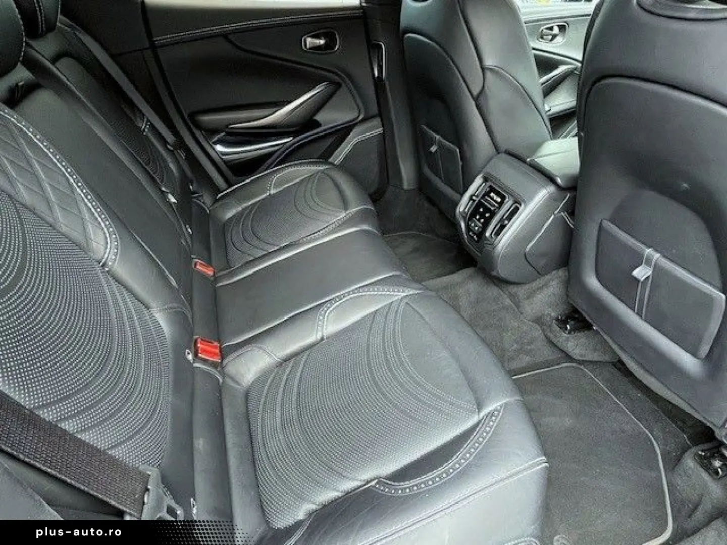 ASTON MARTIN DBX 4.0 V8