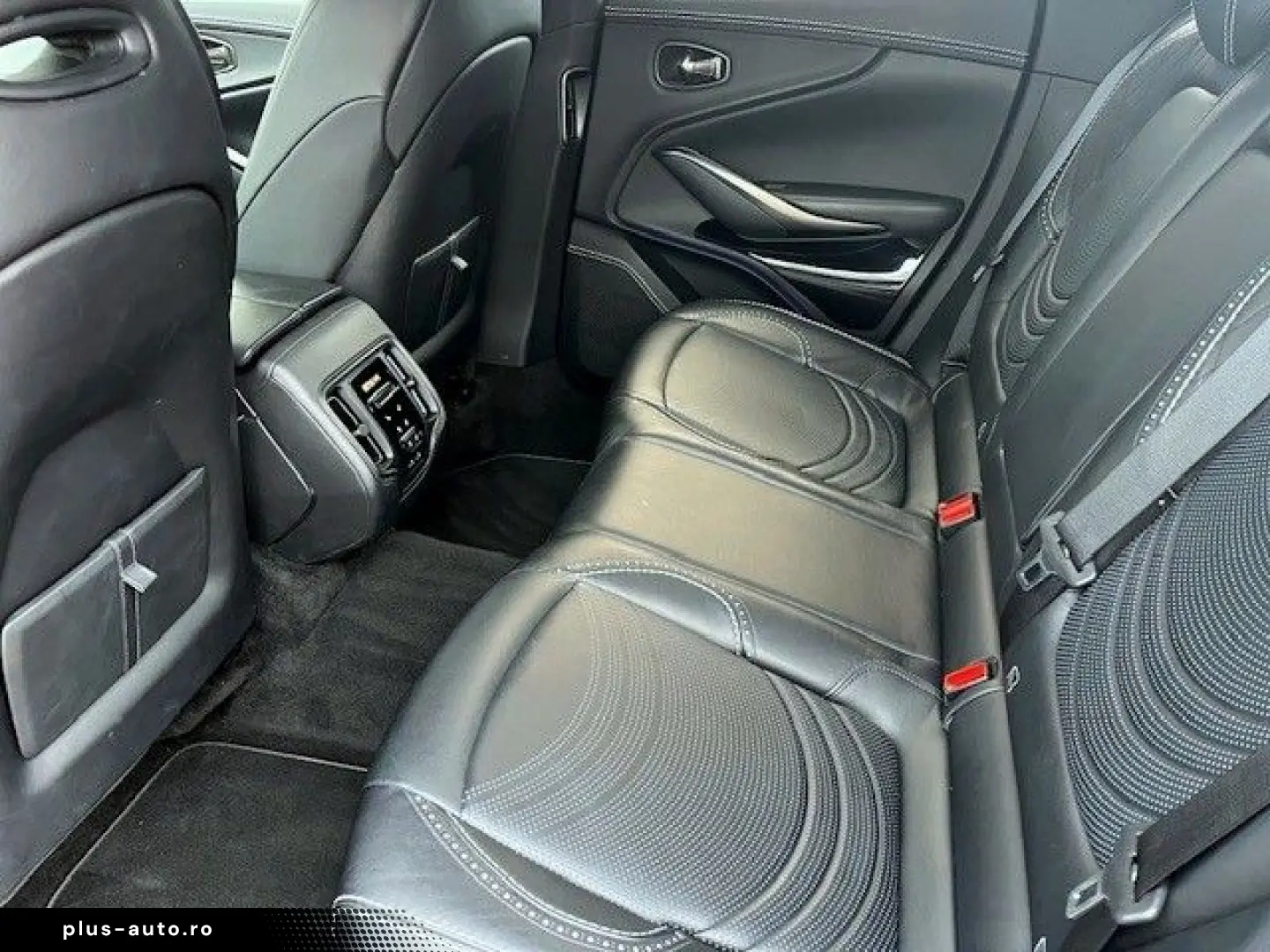 ASTON MARTIN DBX 4.0 V8