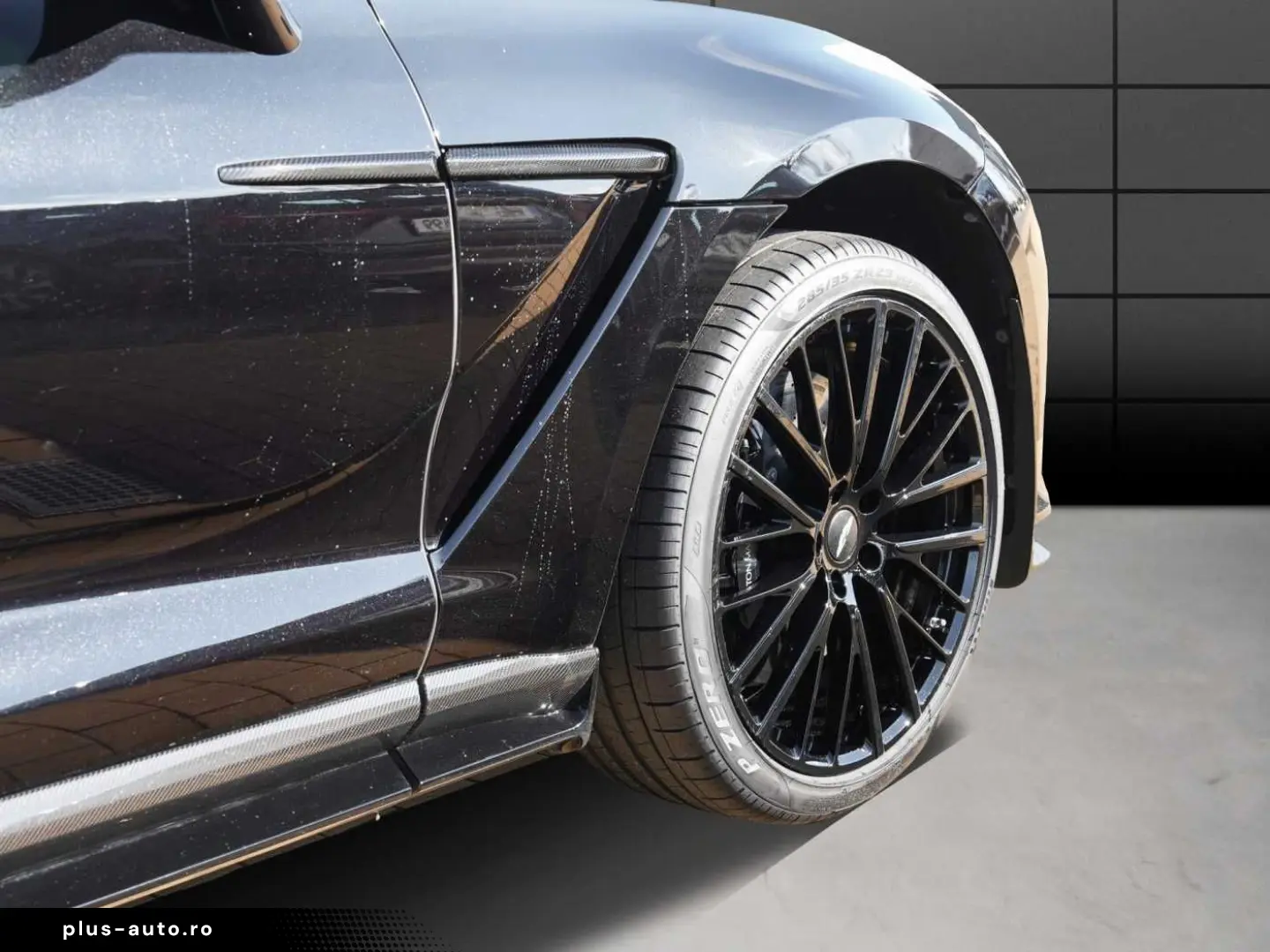 ASTON MARTIN DBX 707