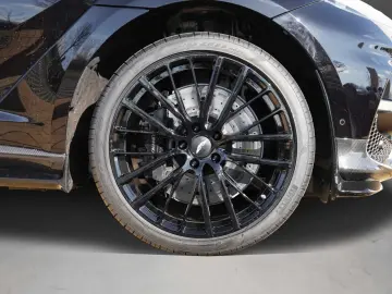 ASTON MARTIN DBX 707