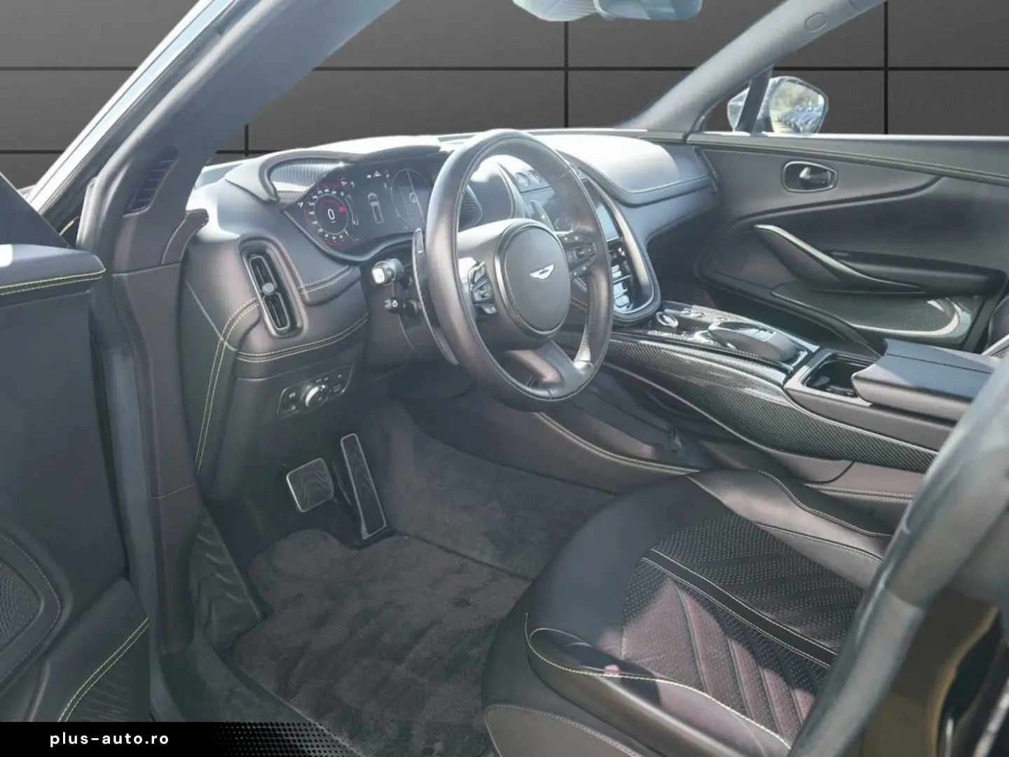 ASTON MARTIN DBX 707