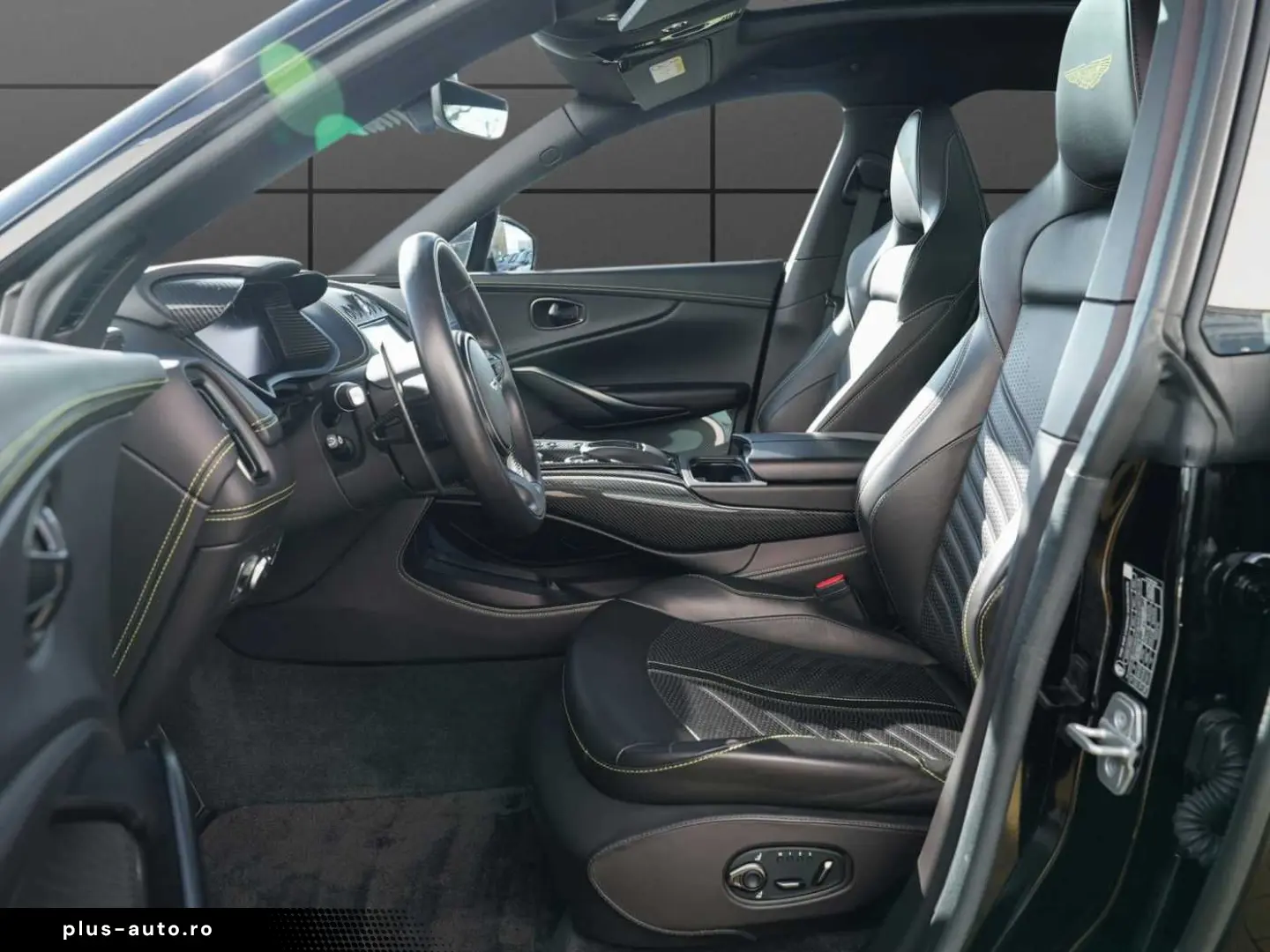 ASTON MARTIN DBX 707