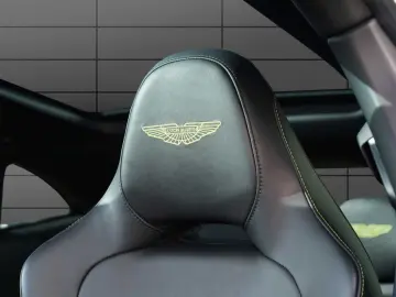 ASTON MARTIN DBX 707