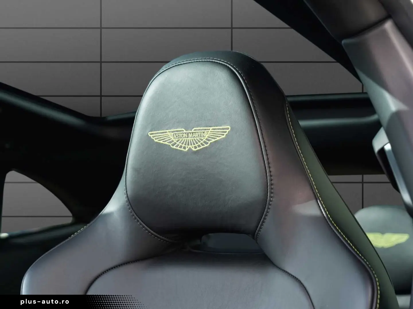 ASTON MARTIN DBX 707