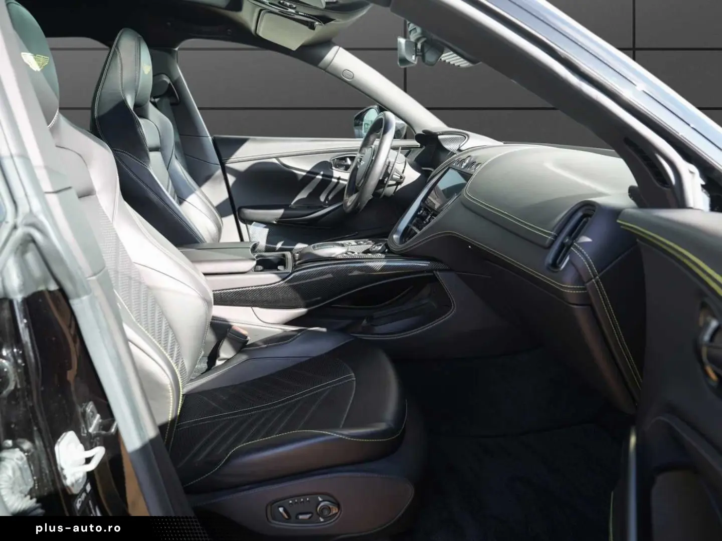 ASTON MARTIN DBX 707