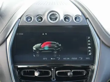 ASTON MARTIN DBX 707