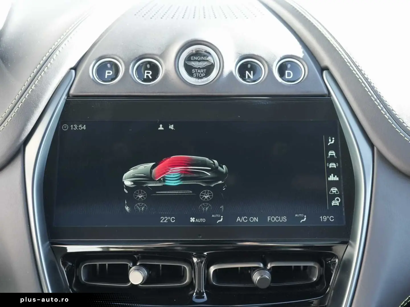 ASTON MARTIN DBX 707