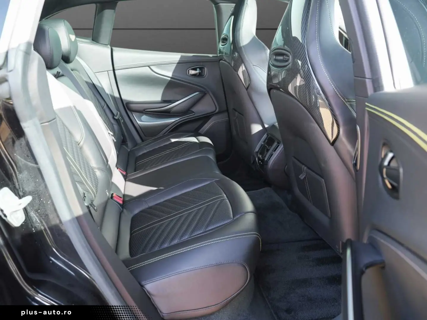 ASTON MARTIN DBX 707