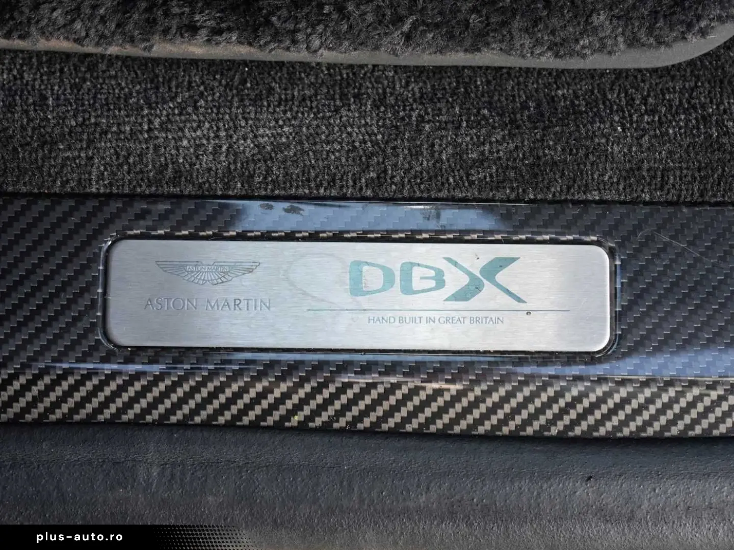 ASTON MARTIN DBX 707