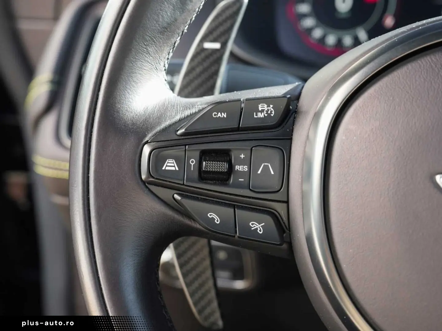 ASTON MARTIN DBX 707