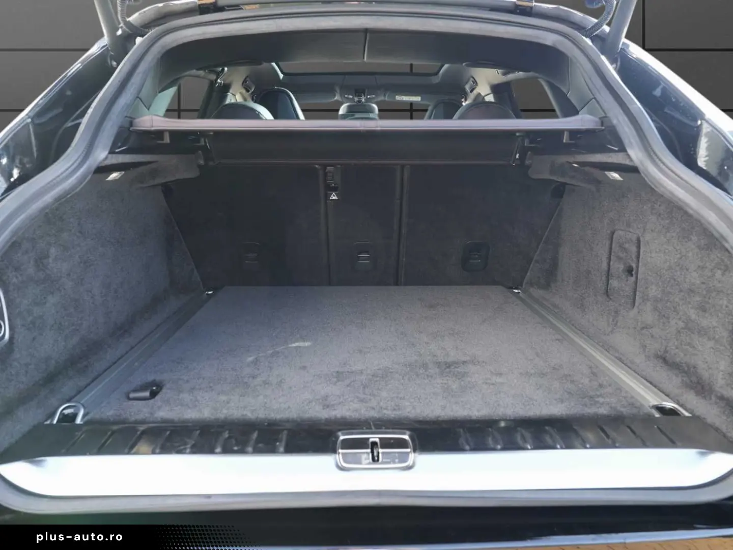 ASTON MARTIN DBX 707