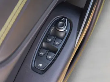 ASTON MARTIN DBX 707